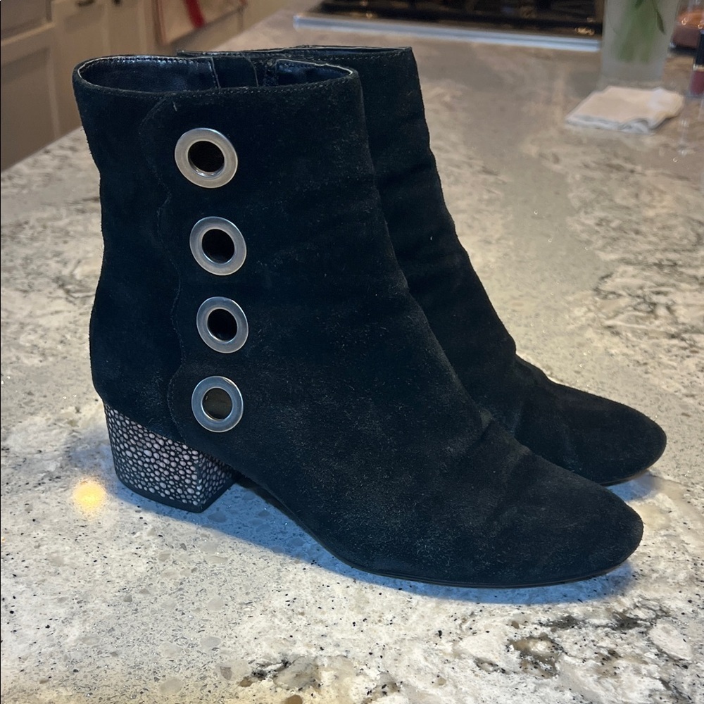LOGO by Lori Goldstein Polly Black Suede Grommet Ankle Boots Size 8.5 EUC